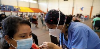 La vacuna debe ser obligatoria para todos ante poca afluencia en los centros de inoculación, dice director del COHEP