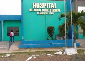 Médicos del hospital Aníbal Murillo en Olanchito, Yoro, realizan protesta por falta de pago