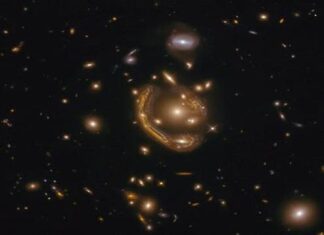 Astrónomos hallan la distancia a la galaxia del Anillo Fundido de Einstein