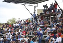 Las concentraciones políticas y la presencia de aficionados en los estadios quitan el valor del toque de queda