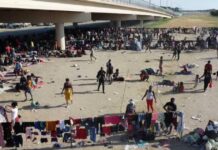 Ordenan el cierre de seis pasos fronterizos en Texas para frenar unos ocho mil migrantes