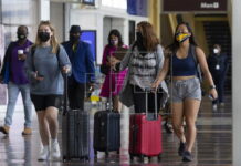 EE. UU. sigue sin fecha para abrir sus fronteras a los viajeros europeos