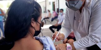 Inicia la vacunación anticovid en adolescentes mayores de 12 años en el Distrito Central