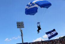 El portavoz de las FFAA, José Coello descarta que un paracaidista haya perdido la vida en una prueba de salto libre