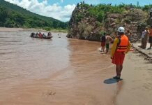 Rescatan a siete personas que naufragaban en una lancha en el Río Ulúa