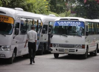 Sector transporte pide revisión de tarifas, gobierno descarta aumentos