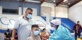 Sampedranos abarrotan la gran central metropolitana para vacunarse contra el Covid-19