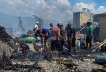 Autoridades contabilizan alrededor de 200 viviendas quemadas en Guanaja