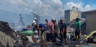 Autoridades contabilizan alrededor de 200 viviendas quemadas en Guanaja