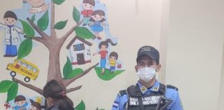 Rescatan a una menor de 14 años quien tenía cuatro semanas de estar durmiendo en la tumba de su padre en Villanueva, Cortés