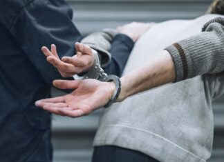 Hombre escapa de su arresto domiciliario en Italia y pide que lo encarcelen porque convivir con su esposa es “un infierno”