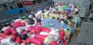 Pobladores de la isla de Guanaja reciben más de 100 toneladas en ayuda humanitaria