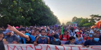 Caravana migrante reanuda camino desde el sur rumbo a la Ciudad de México
