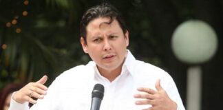 “Planifique su navidad”, le dice Eduardo Martell a Godofredo Fajardo luego que este presentara ante el CNE una solicitud de inhabilitación de su planilla municipal