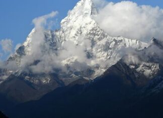 Tres escaladores franceses desaparecidos tras una avalancha en el Himalaya