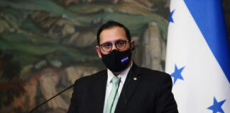 Lisandro Rosales: «Siempre que El Salvador tiene un problema interno traen al debate la Isla Conejo»