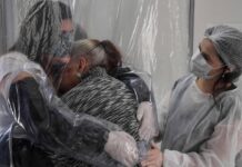 La OMS estima que la pandemia está «lejos del final» y mantiene emergencia mundial