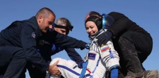 La primera expedición cinematográfica espacial regresa a la Tierra