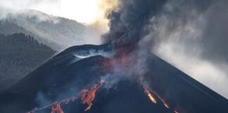 El cono del volcán sufre un nuevo colapso en su momento de más actividad