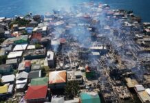 Controlan el incendio en la Isla de Guanaja dejando caos, destrucción, desolación, lesionados y cientos desamparados