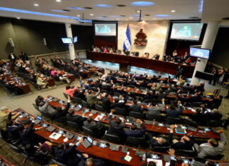 Llegan diputados electos, para elegir la junta directiva del CN, mientras continúan los cabildeos