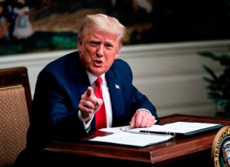 Trump señala que el FBI «robó» sus tres pasaportes en el registro a su casa