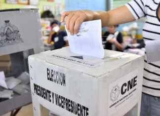 Hondureños en el extranjero lamentan que no podrán elegir presidente del país