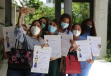 Graduandos de la UNAH-VS denuncian que fueron estafados y que las autoridades universitarias violaron a sus derechos