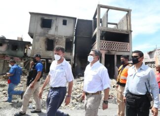 El presidente Hernández asegura que el dinero no será un problema para la reconstrucción de viviendas en Guanaja