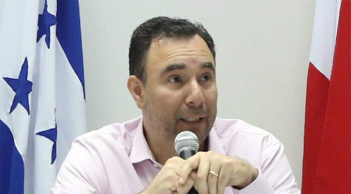 Luis Zelaya acepta que votará por Xiomara Castro en las elecciones generales