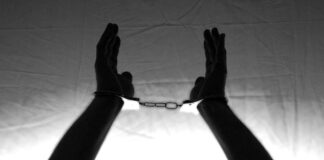 Condenan a 9 años de cárcel a una mujer trans por besar a la fuerza a un niño de 8 años en Colombia