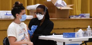 El Salvador habilita la aplicación de una tercera dosis de la vacuna anticovid para los mayores de 18 años