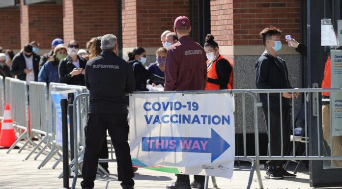 Nueva York no da más treguas a sus empleados: vacuna o despido