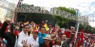 Con una masiva afluencia de simpatizantes el Partido Libre realiza el cierre de campaña en el Parque Central de Tegucigalpa
