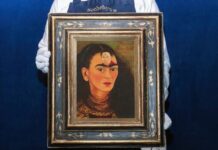 Un autorretrato de Frida Kahlo se vende por 34,9 millones de dólares, un récord latinoamericano
