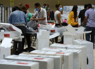 Consejera del CNE advierte que será prohibido cerrar los centros de votación durante el escrutinio