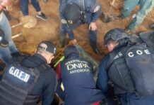 Decomisan 93 fardos de supuesta cocaína que se encontraban enterrados en Atlántida