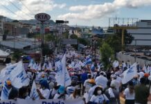 Cientos de nacionalistas marchan en Honduras en apoyo a Nasry Asfura y contra el aborto