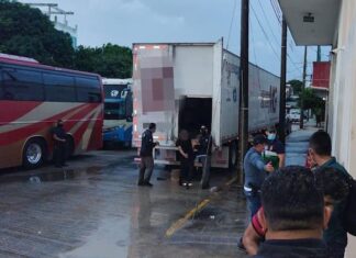 México descubre migrantes hacinados en dos tráileres, entre ellos hondureños