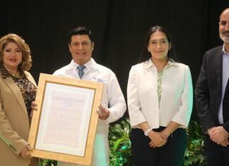 Otorgan reconocimiento a viceministro Roberto Cosenza por eficiente manejo de la pandemia en la zona norte del país