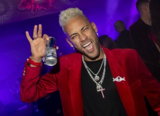 Acusan a Neymar de no jugar el partido ante Argentina por irse de fiesta