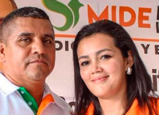 A audiencia inicial el presidenciable Santos Orellana, su esposa y suegra