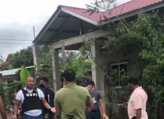 Pobladores desarman a agentes de la DPI durante un operativo en Jutiapa, Atlántida
