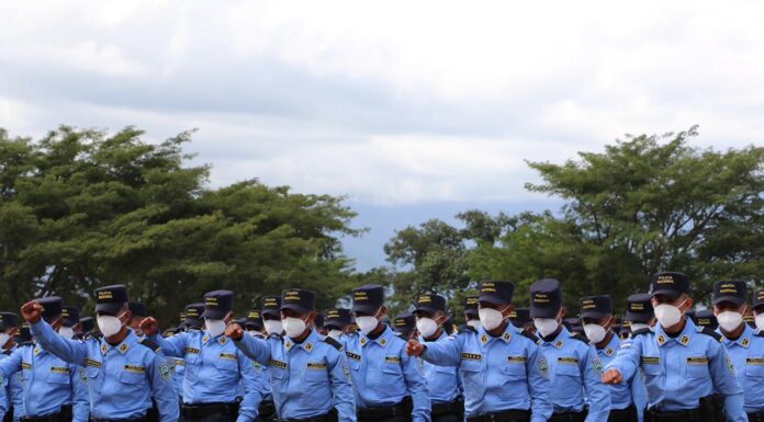 La Policía Nacional pone a disposición de la población hondureña a 488 nuevos funcionarios