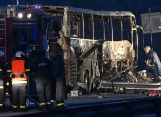 Mueren calcinados en Bulgaria 46 pasajeros de un autobús, 12 de ellos menores