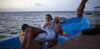 Buzos hondureños discapacitados por pesca de langosta claman por ayuda