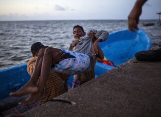 Buzos hondureños discapacitados por pesca de langosta claman por ayuda