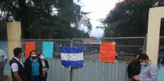 Por asignación de plazas: Docentes se toman la dirección departamental de Francisco Morazán