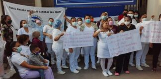 Enfermeras realizan plantón frente a la Sesal para exigir plazas