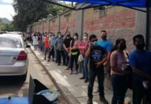 Continúan largas filas para reclamar su DNI en la capital